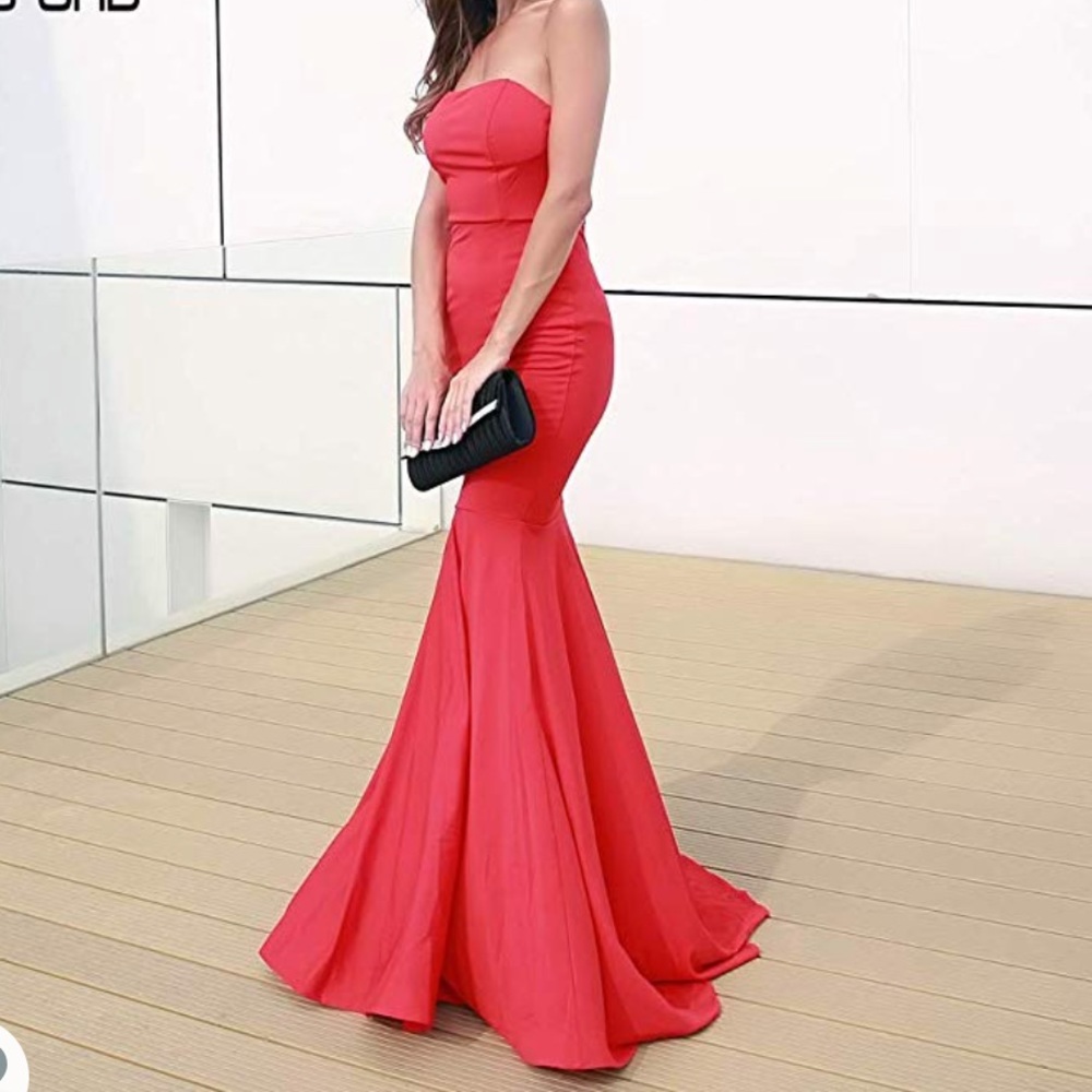 Jessica Rabbit-esque red dress! - Picture 7 of 8